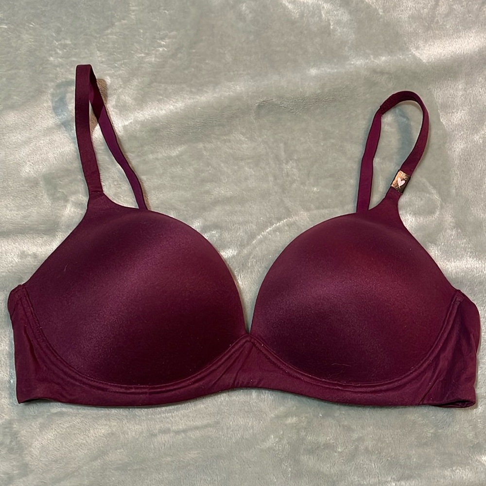 Victoria secret body by Victoria no wire NWT SIZE 38C